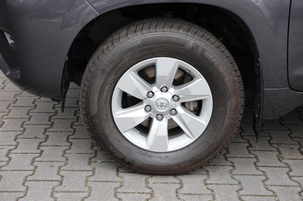 Toyota Landcruiser 150 2.8D-4D 3DRS COMFORT A/T VAN