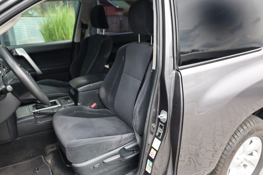 Toyota Landcruiser 150 2.8D-4D 3DRS COMFORT A/T VAN