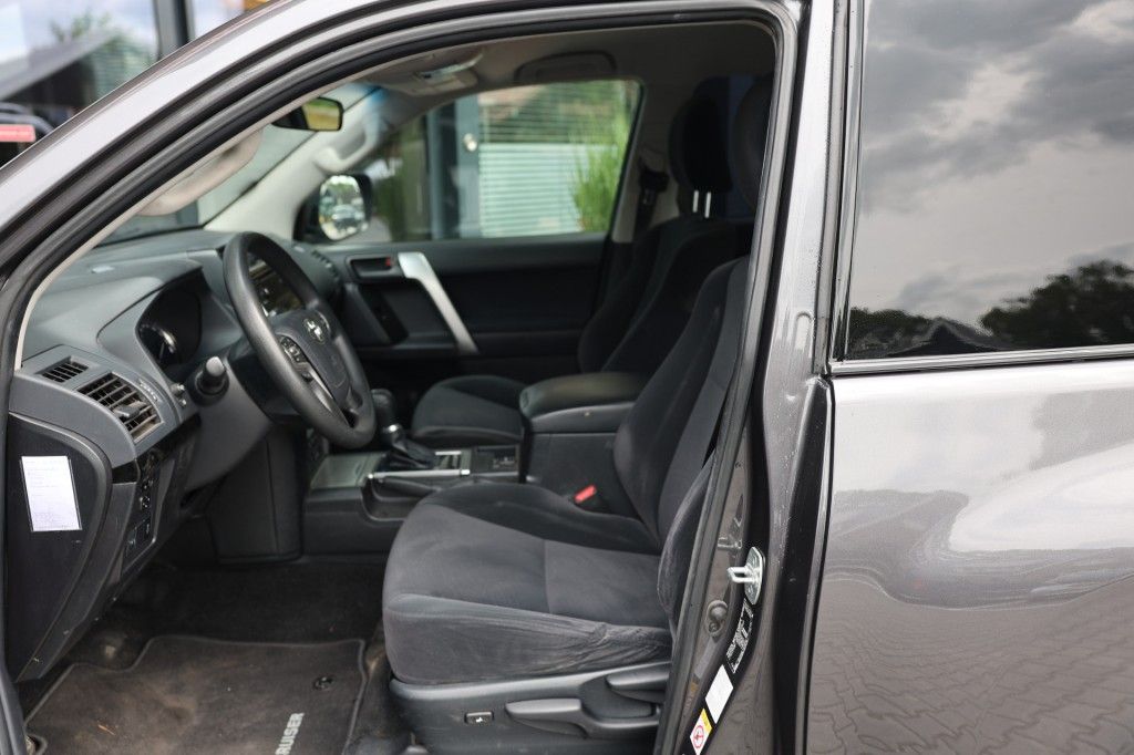 Toyota Landcruiser 150 2.8D-4D 3DRS COMFORT A/T VAN