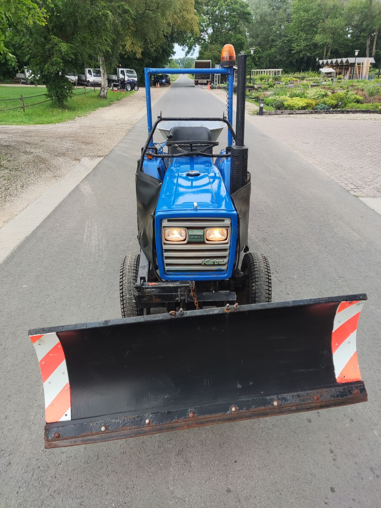 ISEKI tractor (type TU1600, 16 pk, 4WD, winterdienst uitvoering)