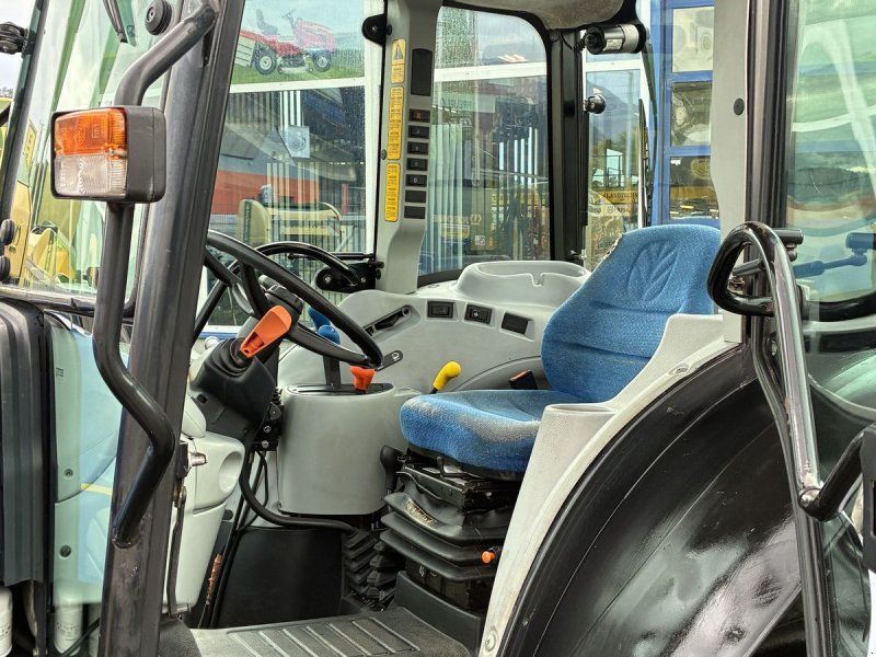 New Holland T4030 DeLuxe