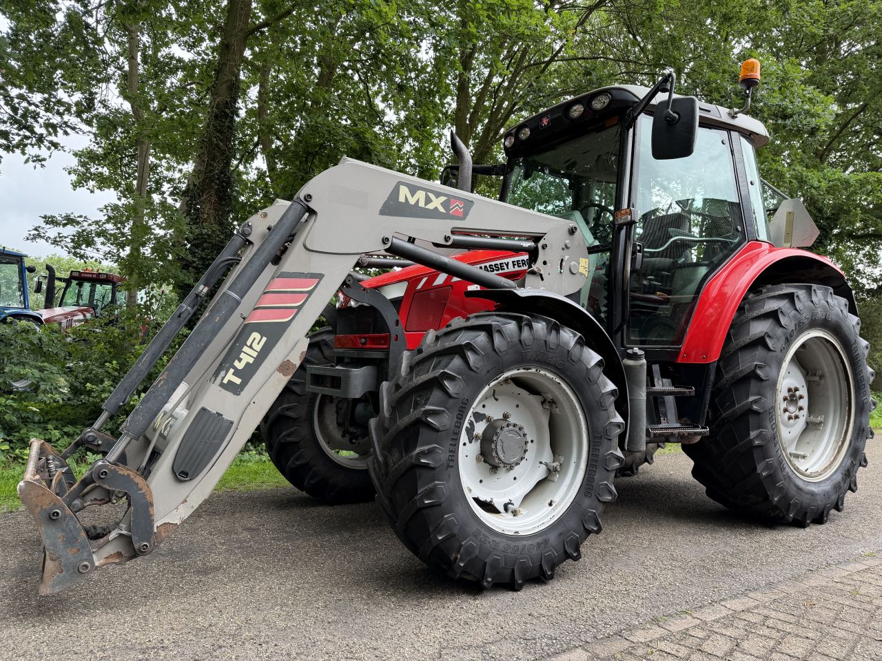 Massey Ferguson 5445 Dyna 4