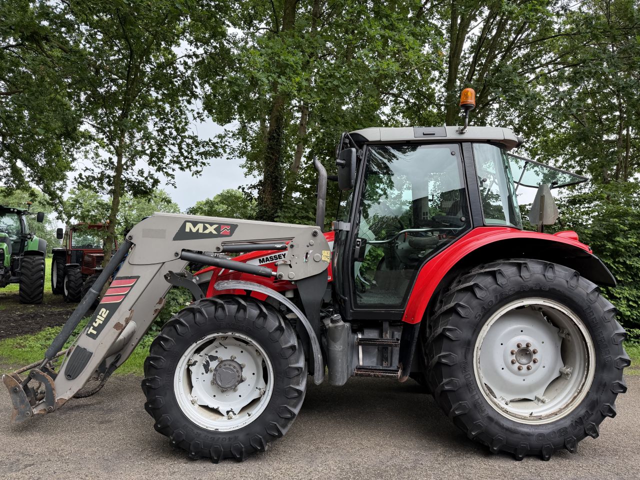 Massey Ferguson 5445 Dyna 4