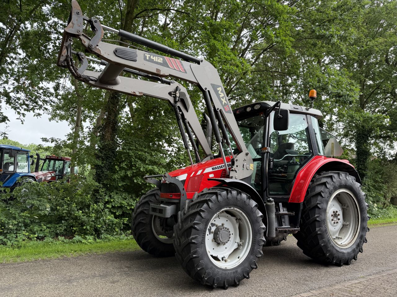 Massey Ferguson 5445 Dyna 4