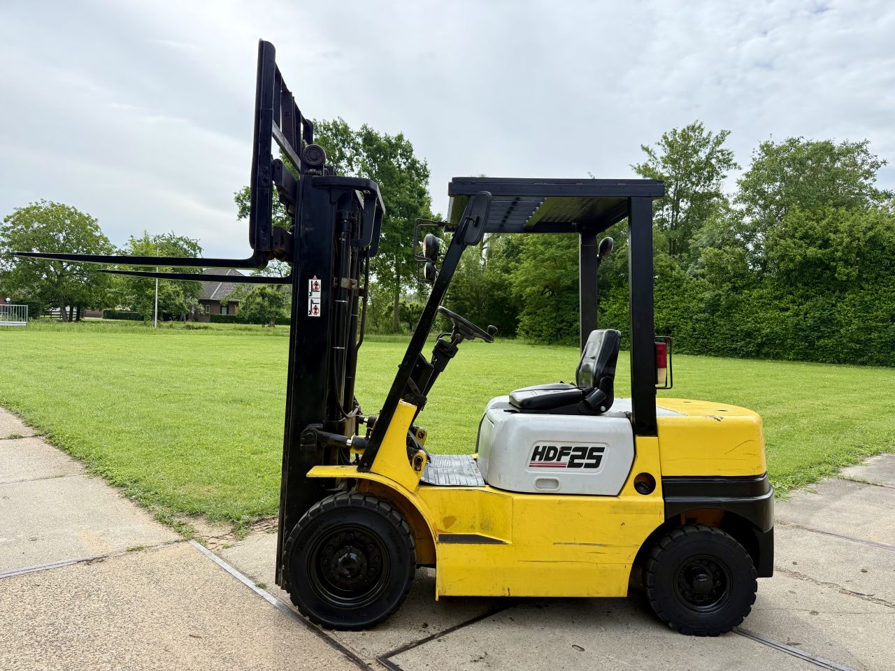 2.5 tonner diesel heftruck 3-delig freelift Sideshift 4500uur