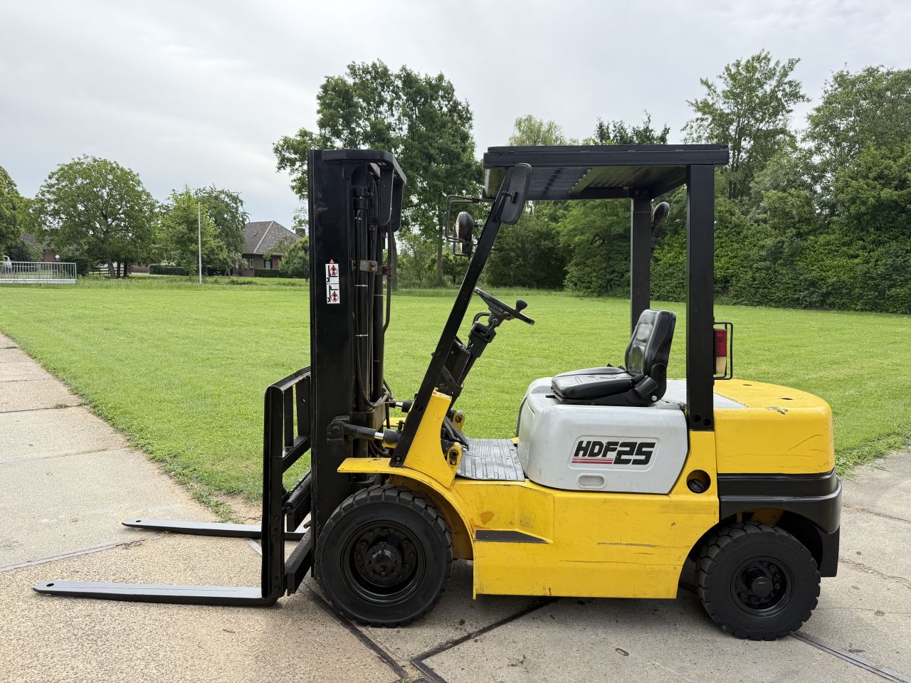 2.5 tonner diesel heftruck 3-delig freelift Sideshift 4500uur