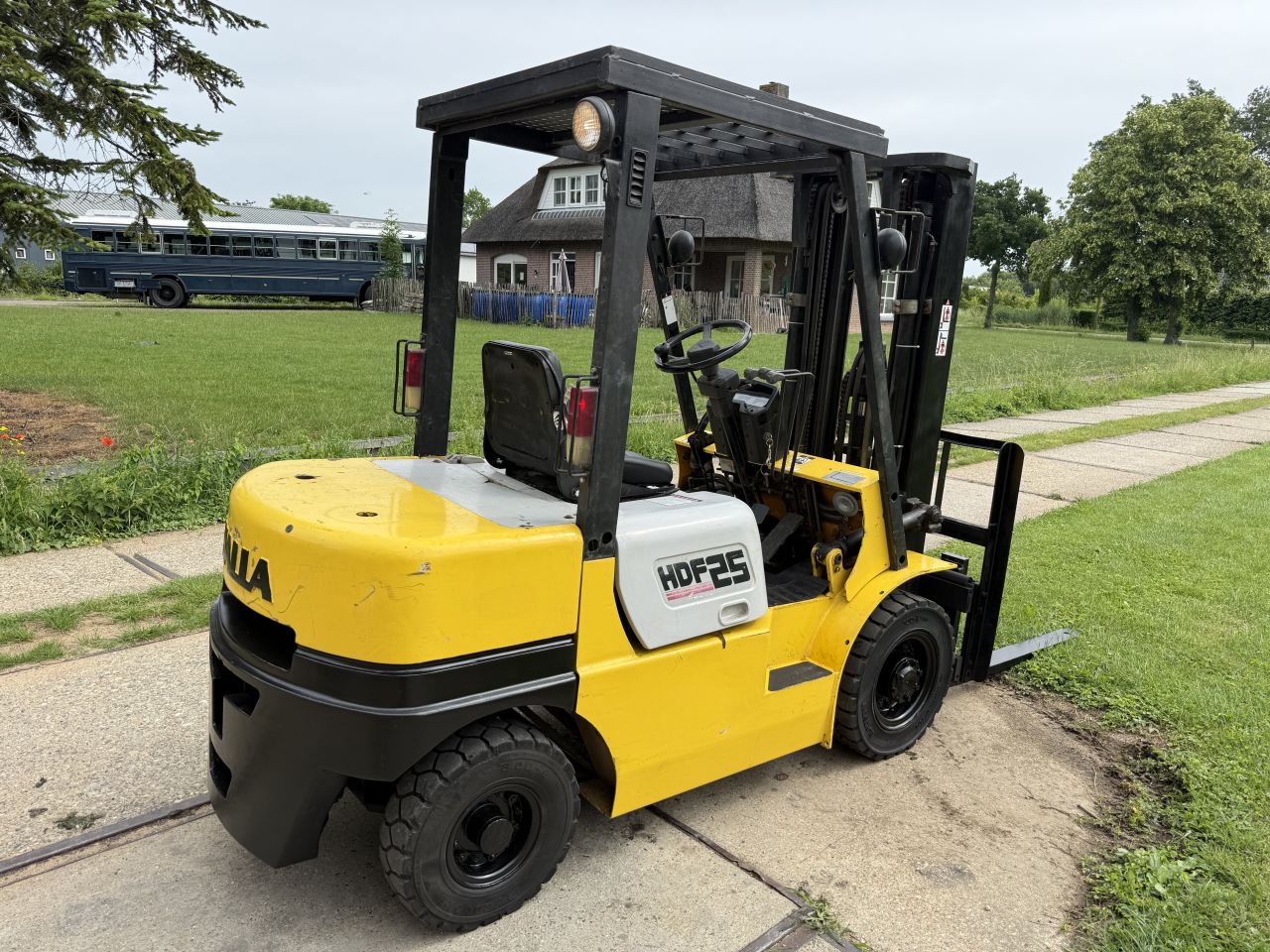 2.5 tonner diesel heftruck 3-delig freelift Sideshift 4500uur