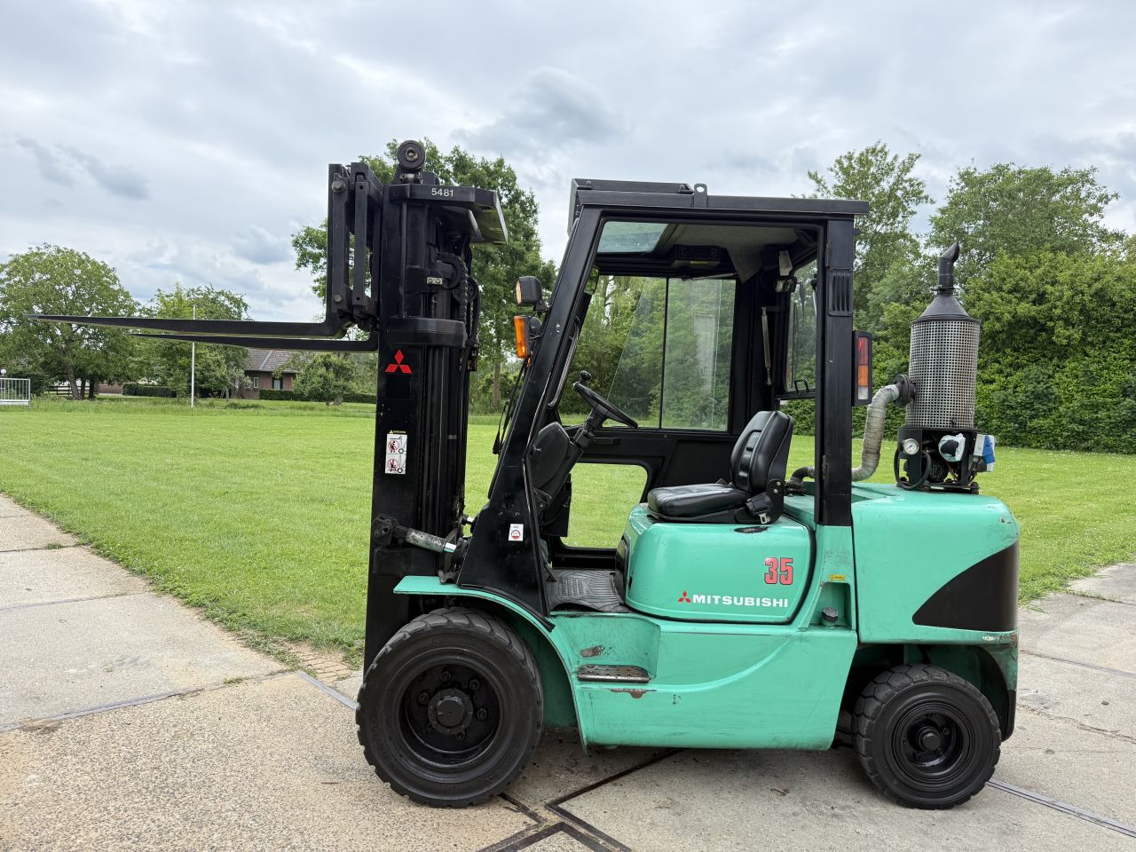 Mitsubishi 3.5 tonner diesel heftruck triplo freelift Sideshift