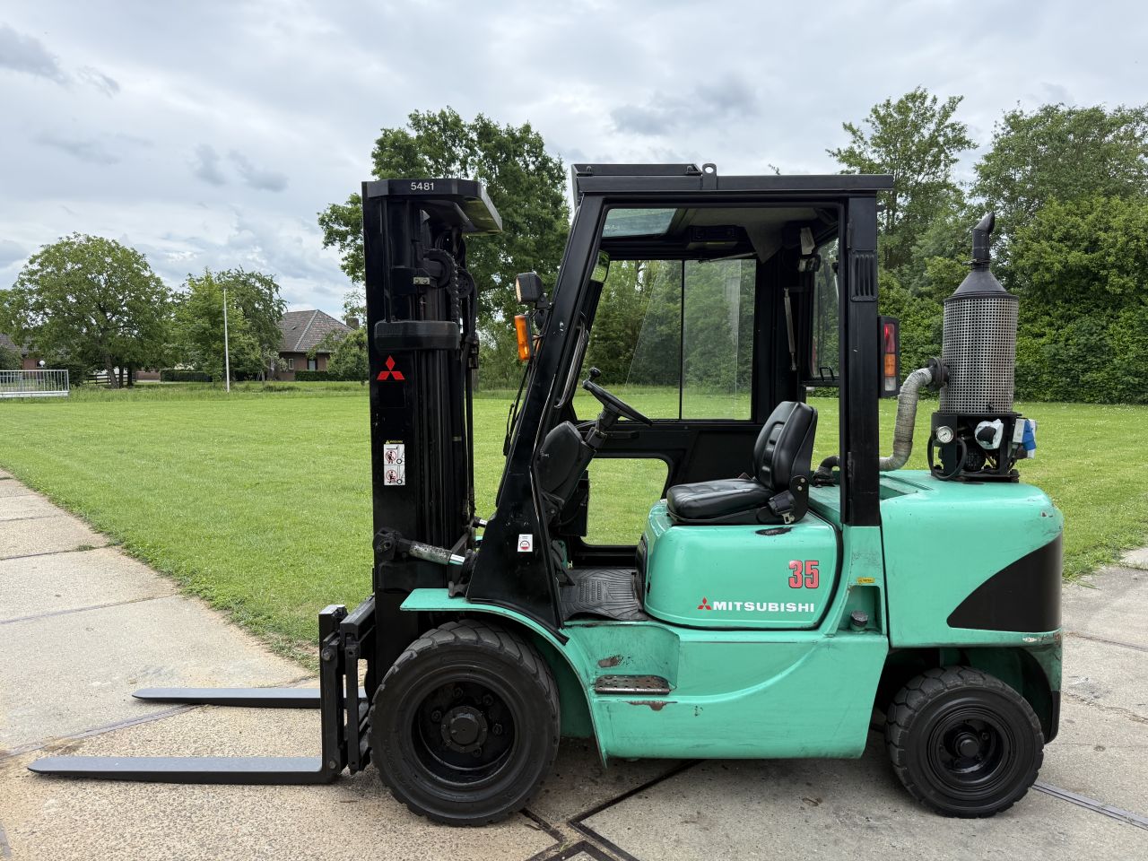 Mitsubishi 3.5 tonner diesel heftruck triplo freelift Sideshift