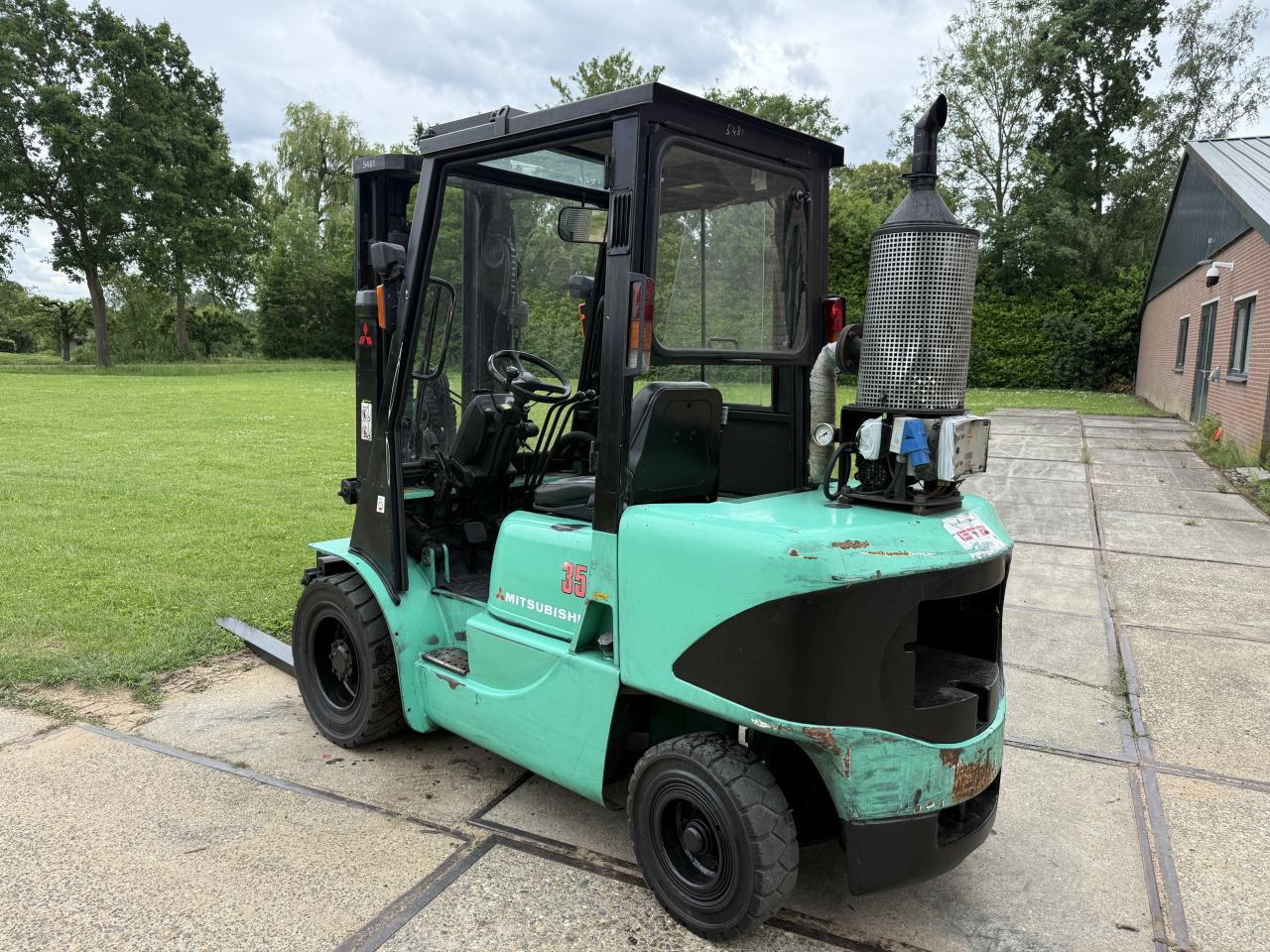 Mitsubishi 3.5 tonner diesel heftruck triplo freelift Sideshift