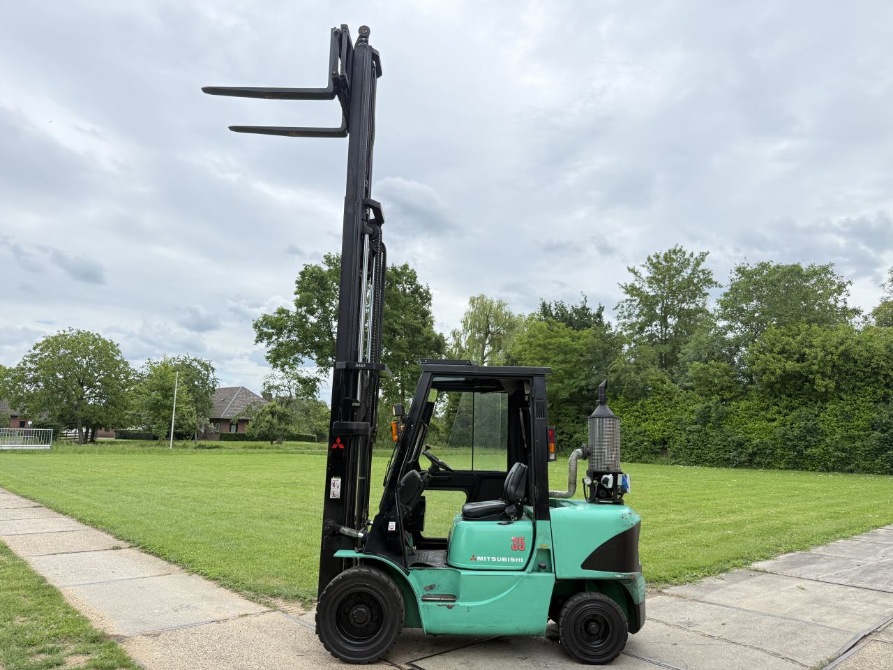 Mitsubishi 3.5 tonner diesel heftruck triplo freelift Sideshift