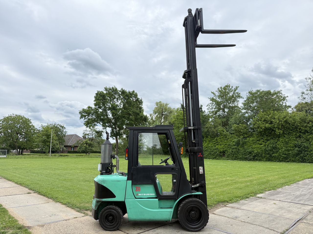 Mitsubishi 3.5 tonner diesel heftruck triplo freelift Sideshift