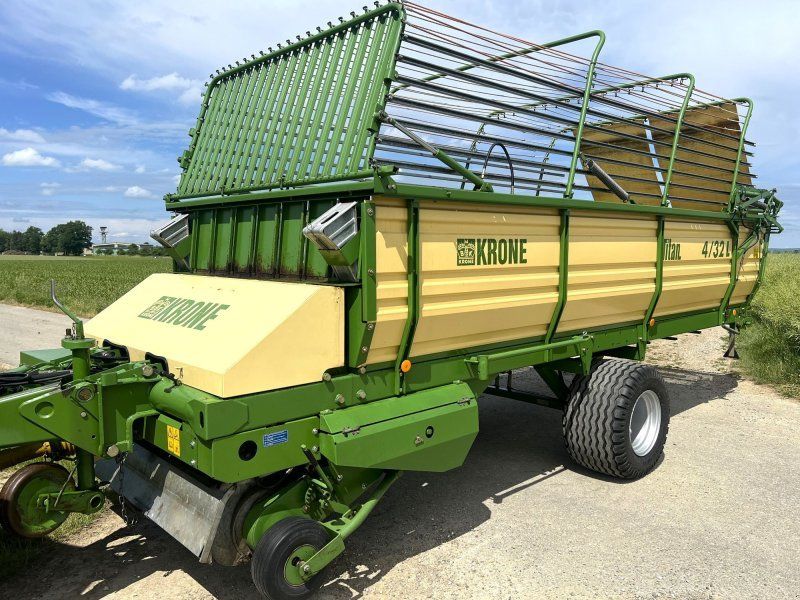 Krone Titan 4/32 L ganz wenig gearbeitet mit neuen Breitreifen