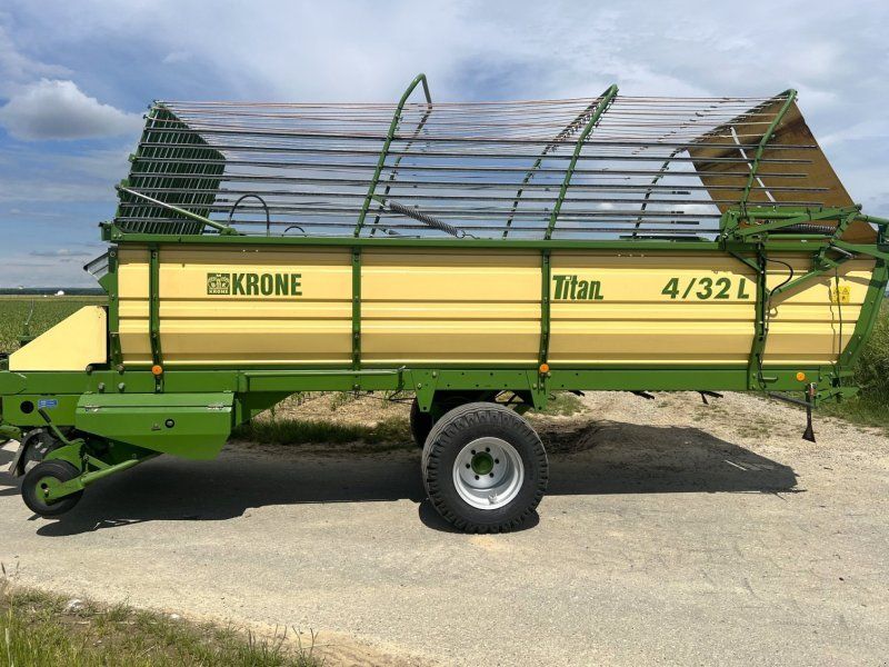Krone Titan 4/32 L ganz wenig gearbeitet mit neuen Breitreifen