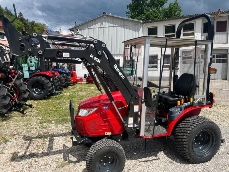 Branson 2505H mit Frontlader