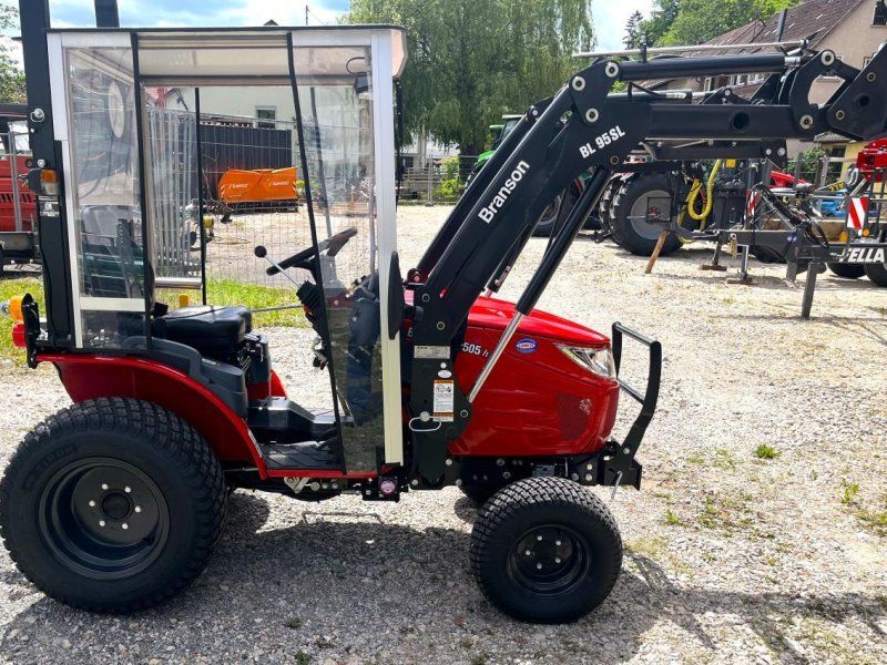 Branson 2505H mit Frontlader