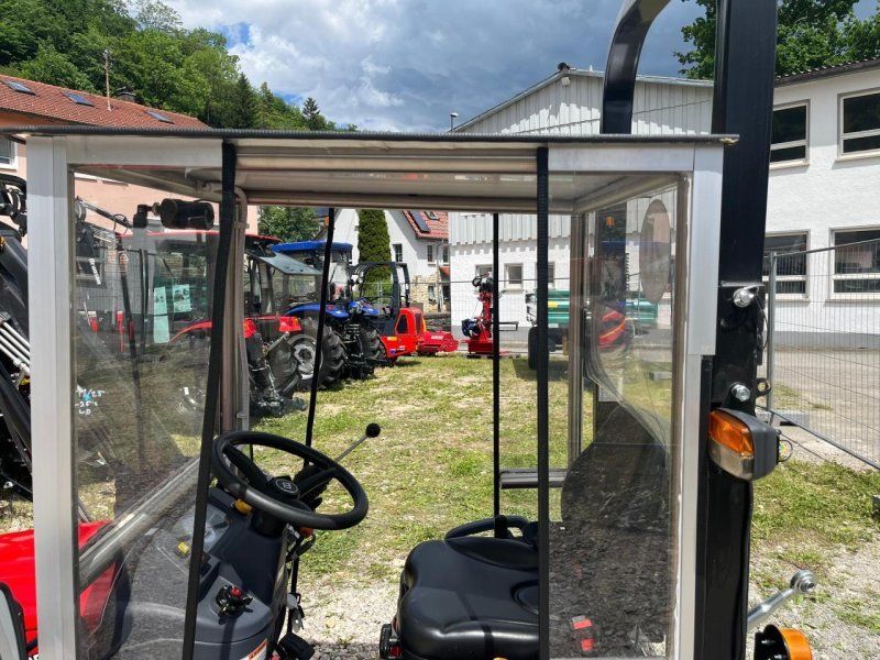 Branson 2505H mit Frontlader