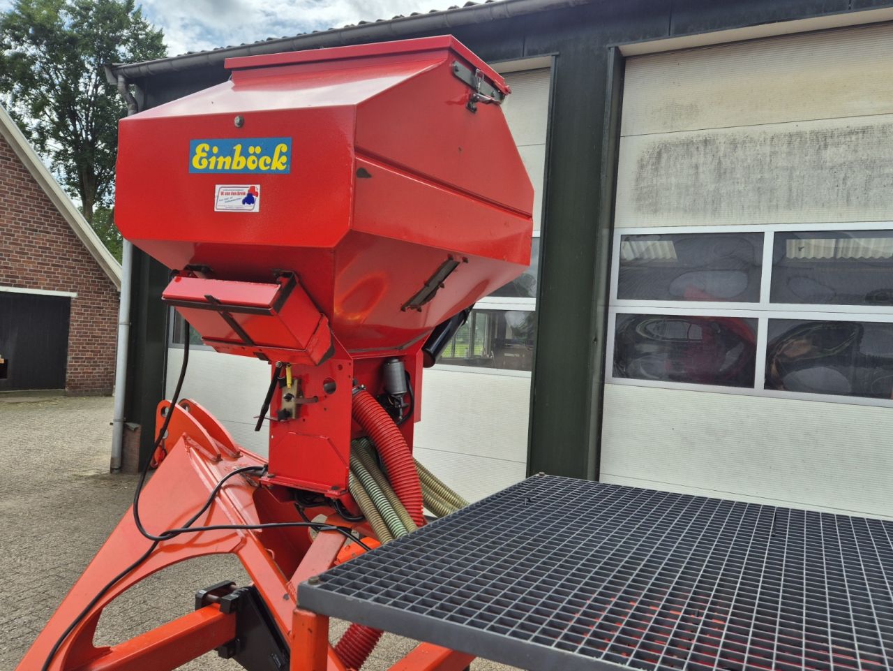 Kuhn Cultimer 300 vleugelschaar cultivator met Einbock zaaibak