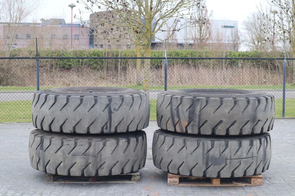 Marangoni 18.00-25 MKS | LIEBHERR 944 | TIRES + RIMS