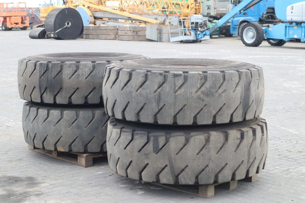 Marangoni 18.00-25 MKS | LIEBHERR 944 | TIRES + RIMS