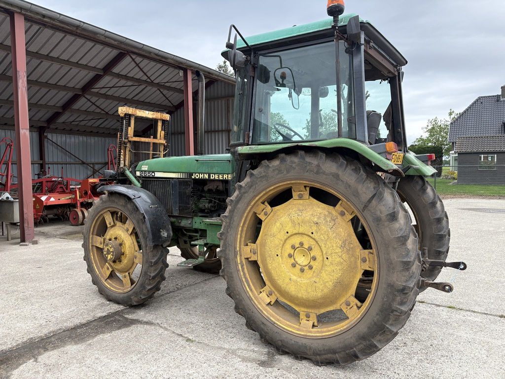 John Deere 2650