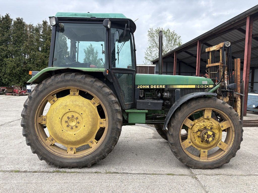 John Deere 2650