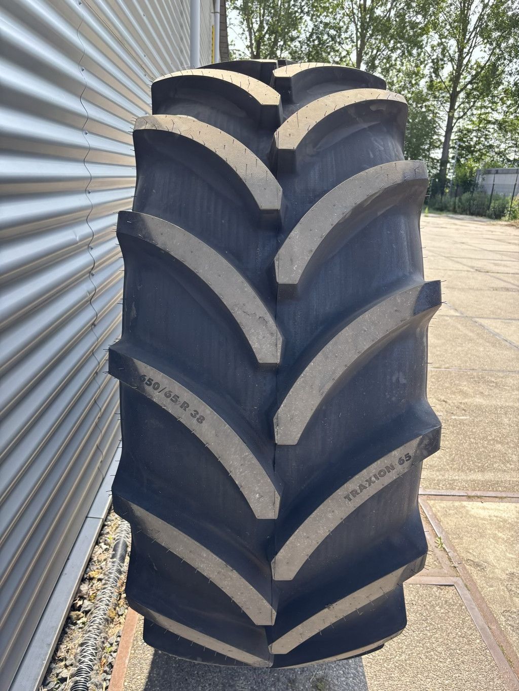 Vredestein Traxion 65