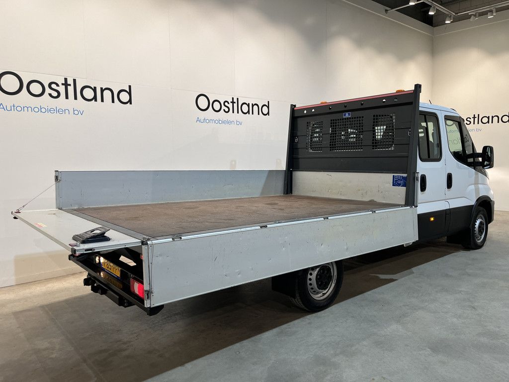 Iveco Daily 35S16 2.3 375 DC 7 pers. Open Laadbak / Euro 6 / Trekhaak 3.500 KG / Airco / Cruise Control / 32.300 KM !!