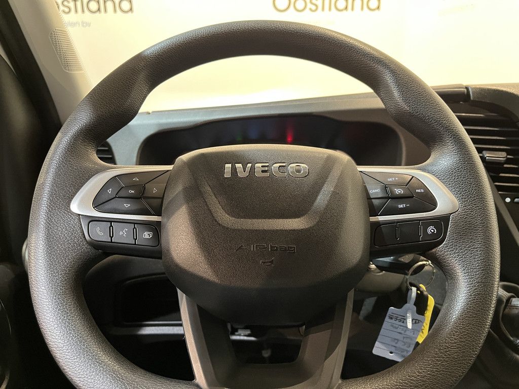 Iveco Daily 35S16 2.3 375 DC 7 pers. Open Laadbak / Euro 6 / Trekhaak 3.500 KG / Airco / Cruise Control / 32.300 KM !!