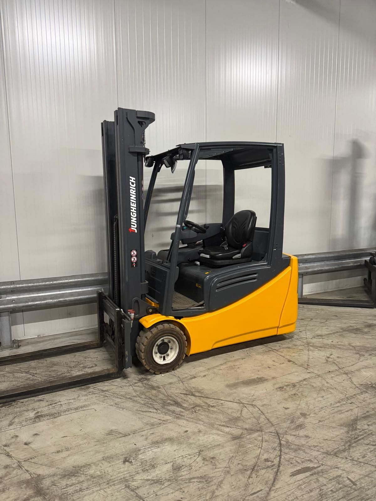 Heftruck Jungheinrich efg 220 bj 2015 ALS NIEUW!!!