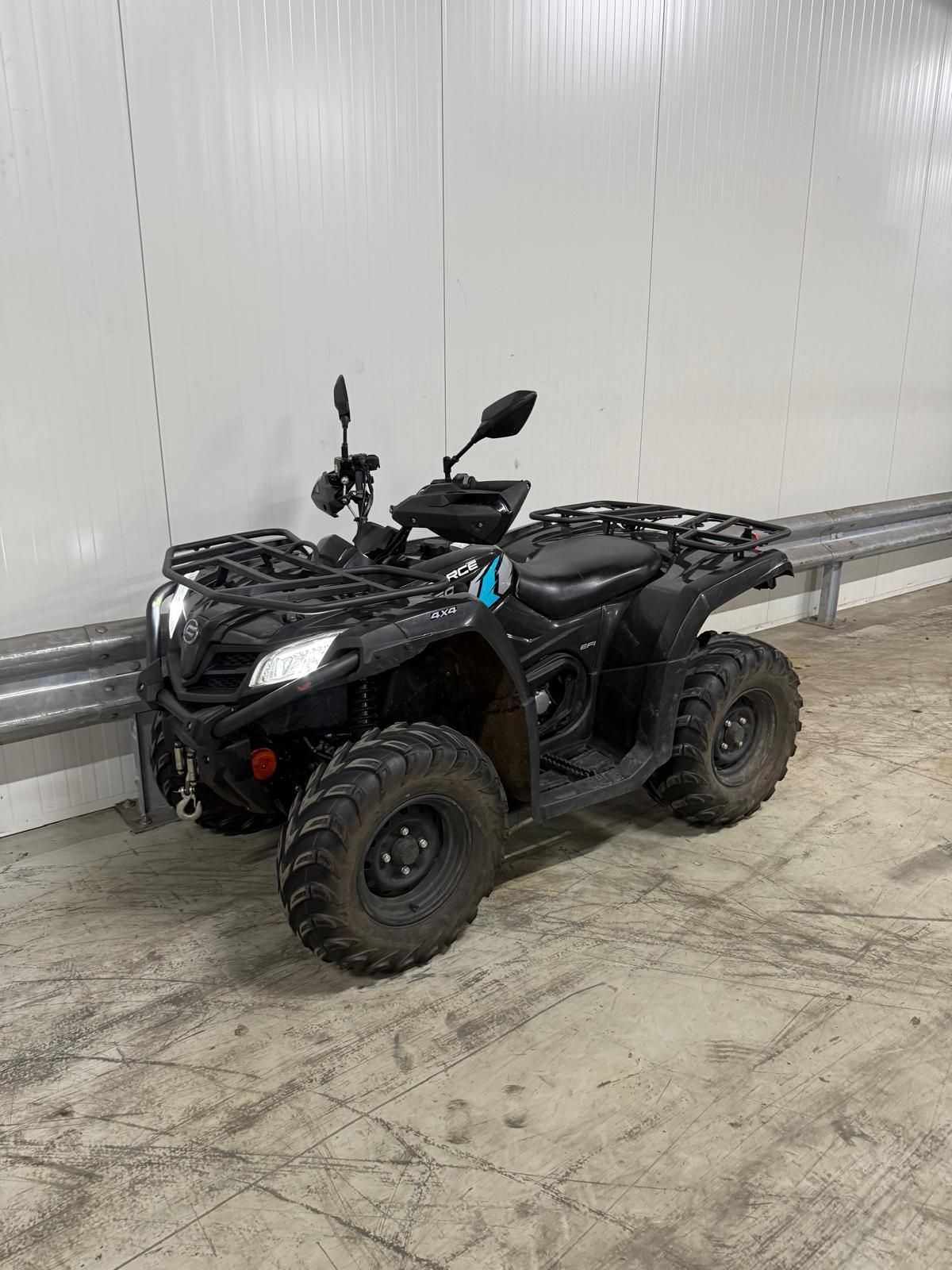 Cfmoto CFORCE 4x4 quad met landbouwkenteken.