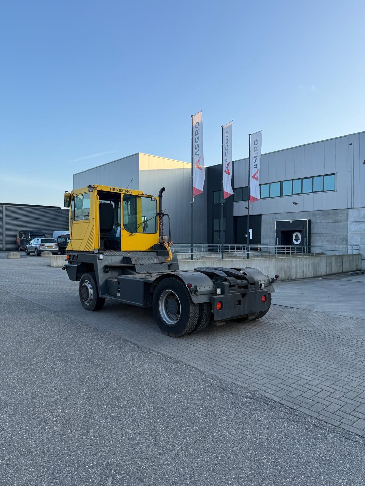 Terberg Turminal trekker RT 250 4x4 aangedreven.