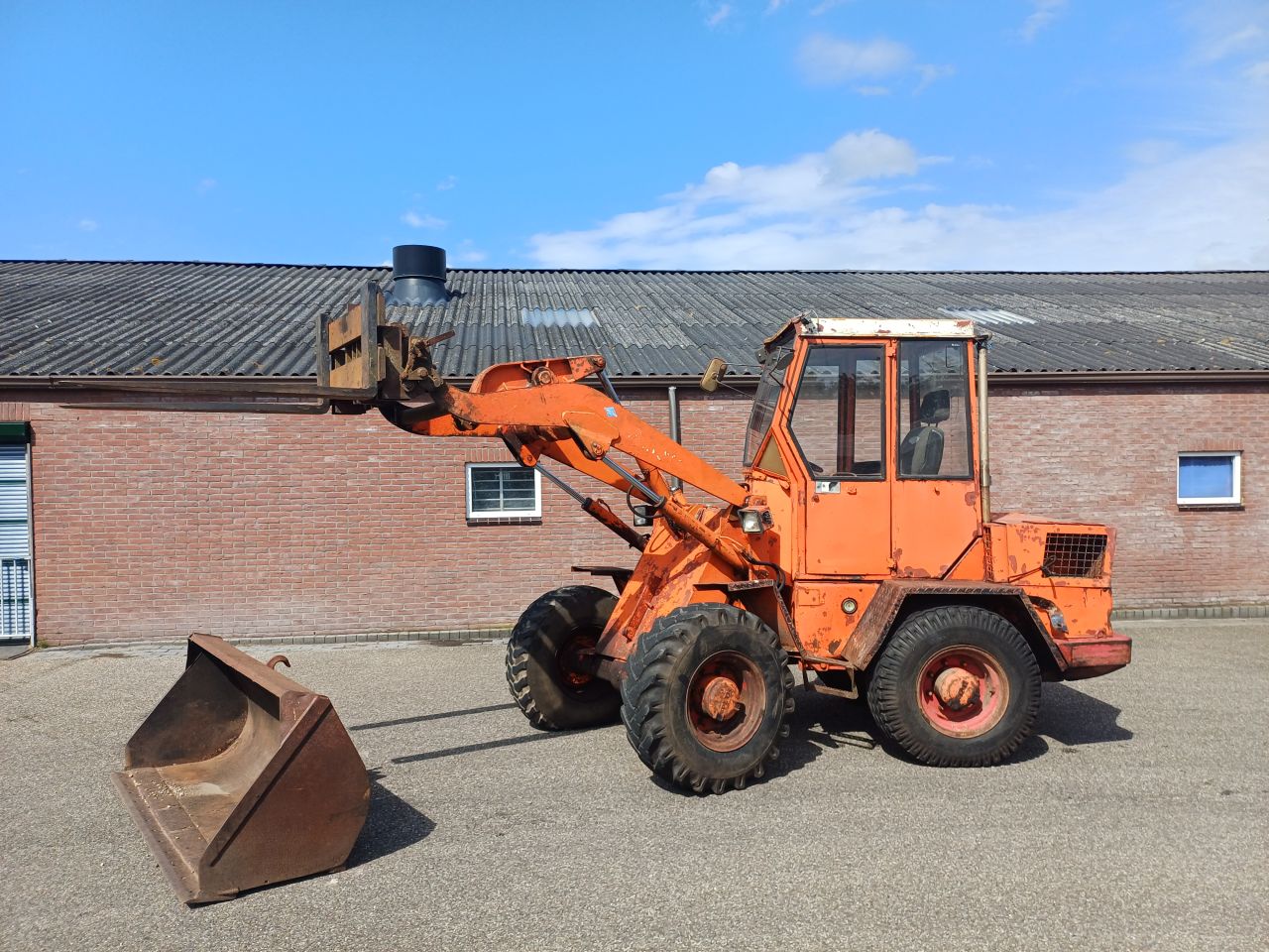 Aan geboden een Altas AR 510 shovel