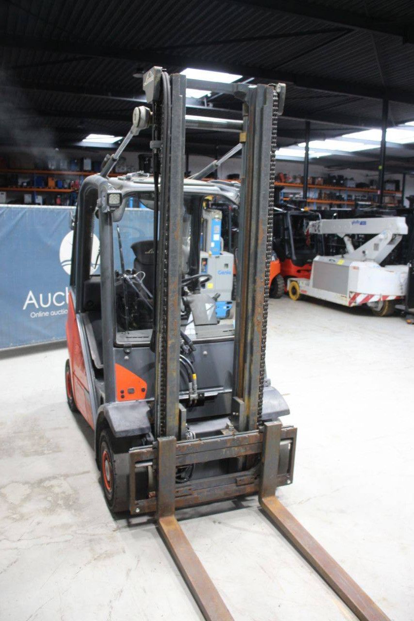 Linde H20 Diesel-Gabelstapler 2000 kg 7,0 m