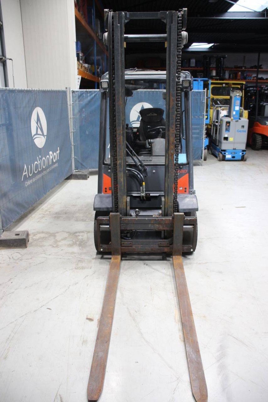 Linde H20 Diesel-Gabelstapler 2000 kg 7,0 m