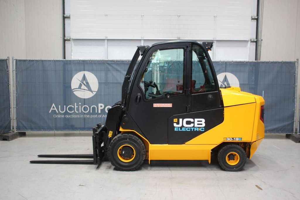 JCB 30-19E Elektrischer Teleskoplader 3000 kg 4 m