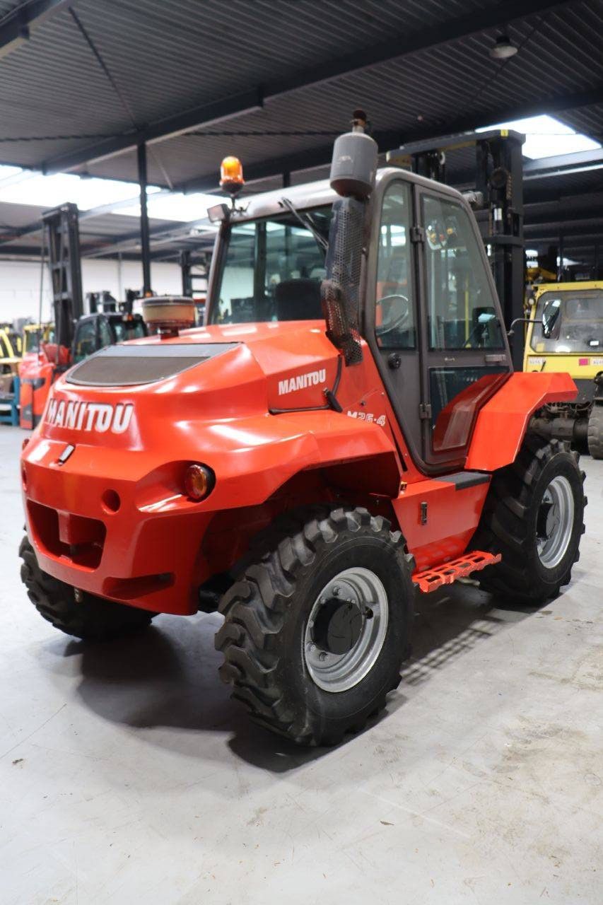 Ruw-terreinheftruck Manitou M26-4 Diesel 2600kg 5.5m 2015