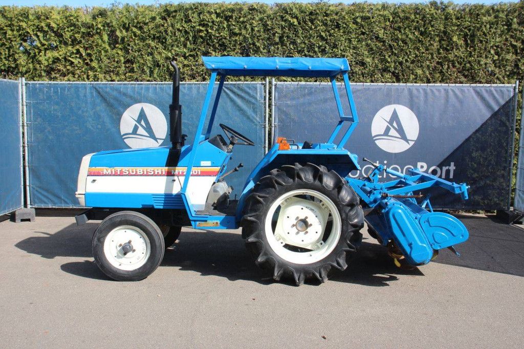 Mitsubishi MT2501 Diesel-Kleintraktor, 24 PS, mit Grubber