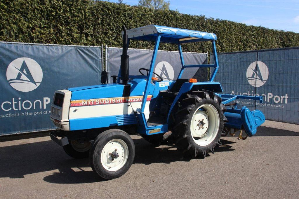 Mitsubishi MT2501 Diesel-Kleintraktor, 24 PS, mit Grubber
