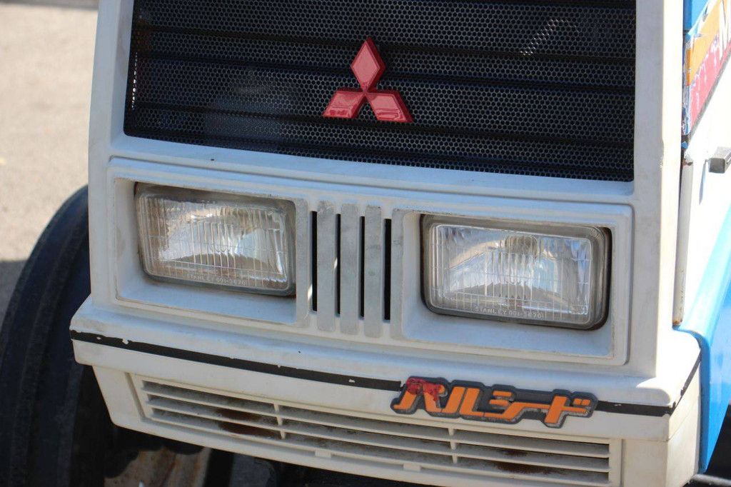 Mitsubishi MT2501 Diesel-Kleintraktor, 24 PS, mit Grubber