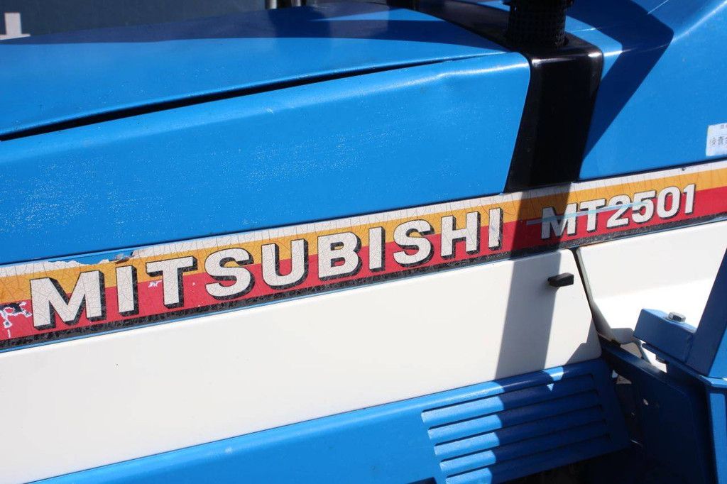 Mitsubishi MT2501 Diesel-Kleintraktor, 24 PS, mit Grubber