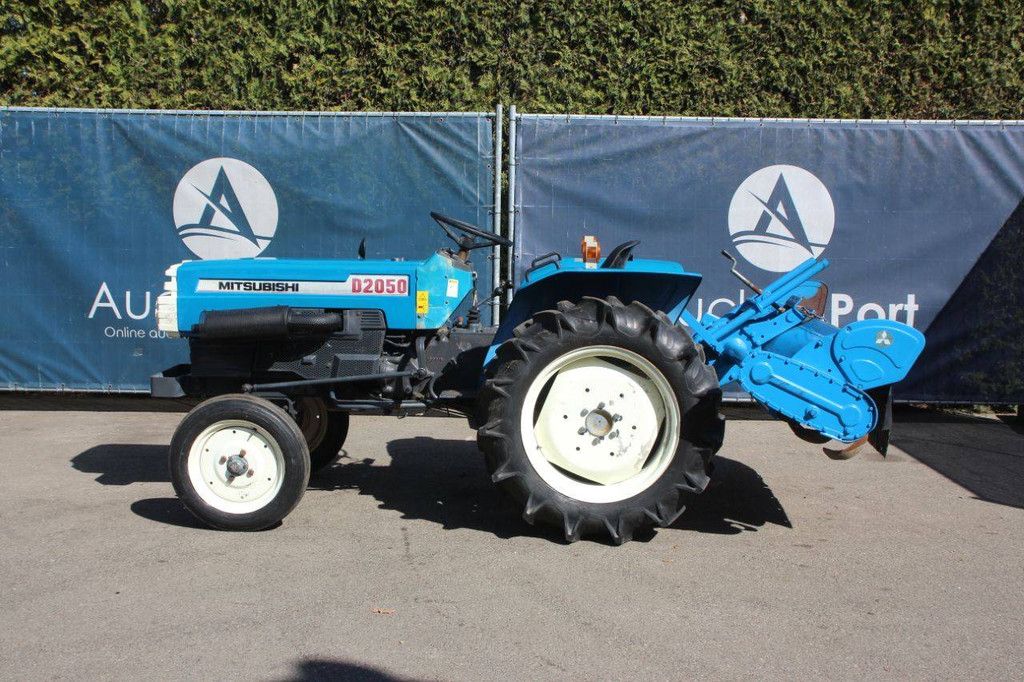 Mitsubishi D2050 Diesel-Minitraktor, 20 PS, mit Grubber