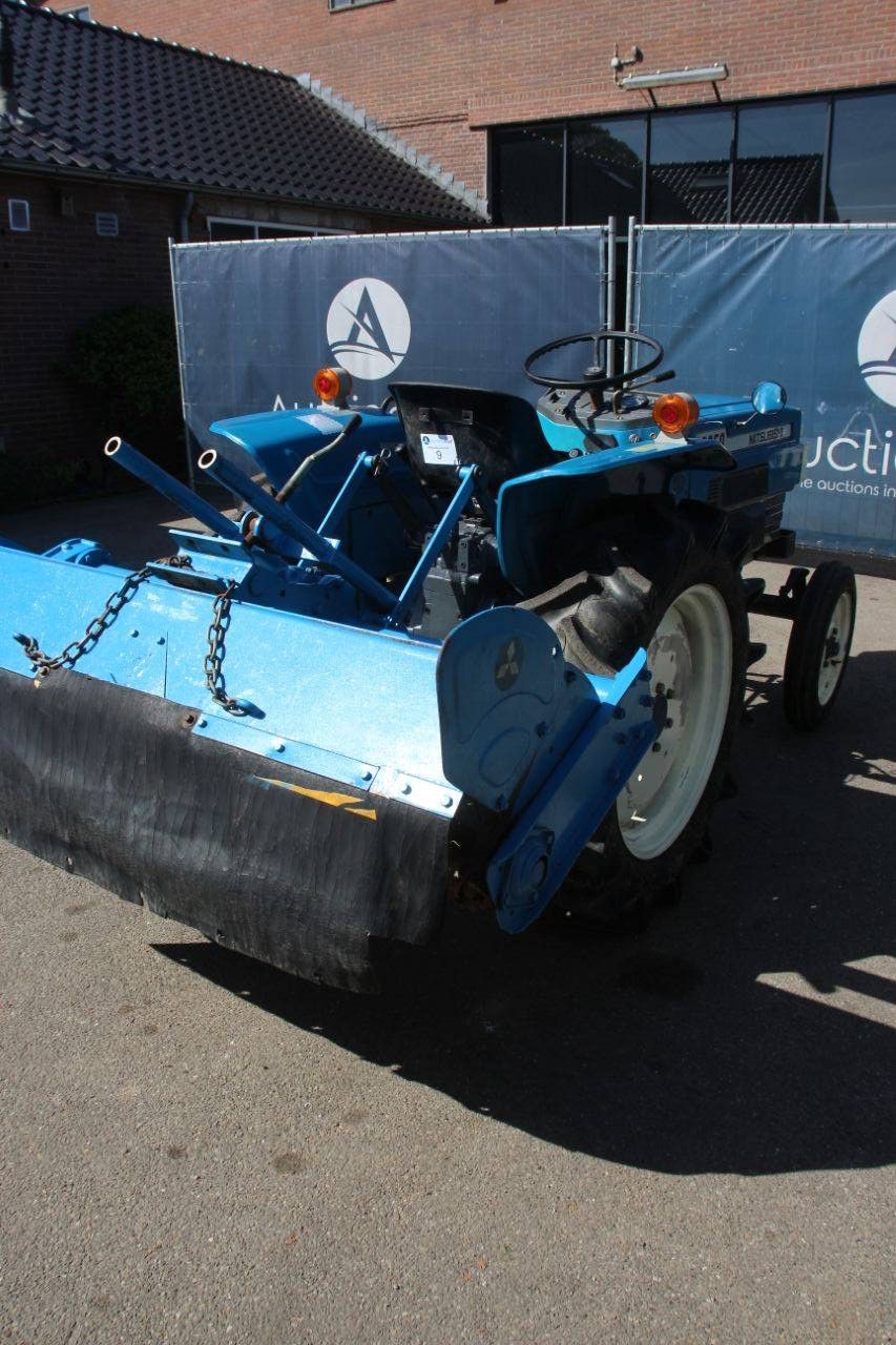 Mitsubishi D2050 Diesel-Minitraktor, 20 PS, mit Grubber