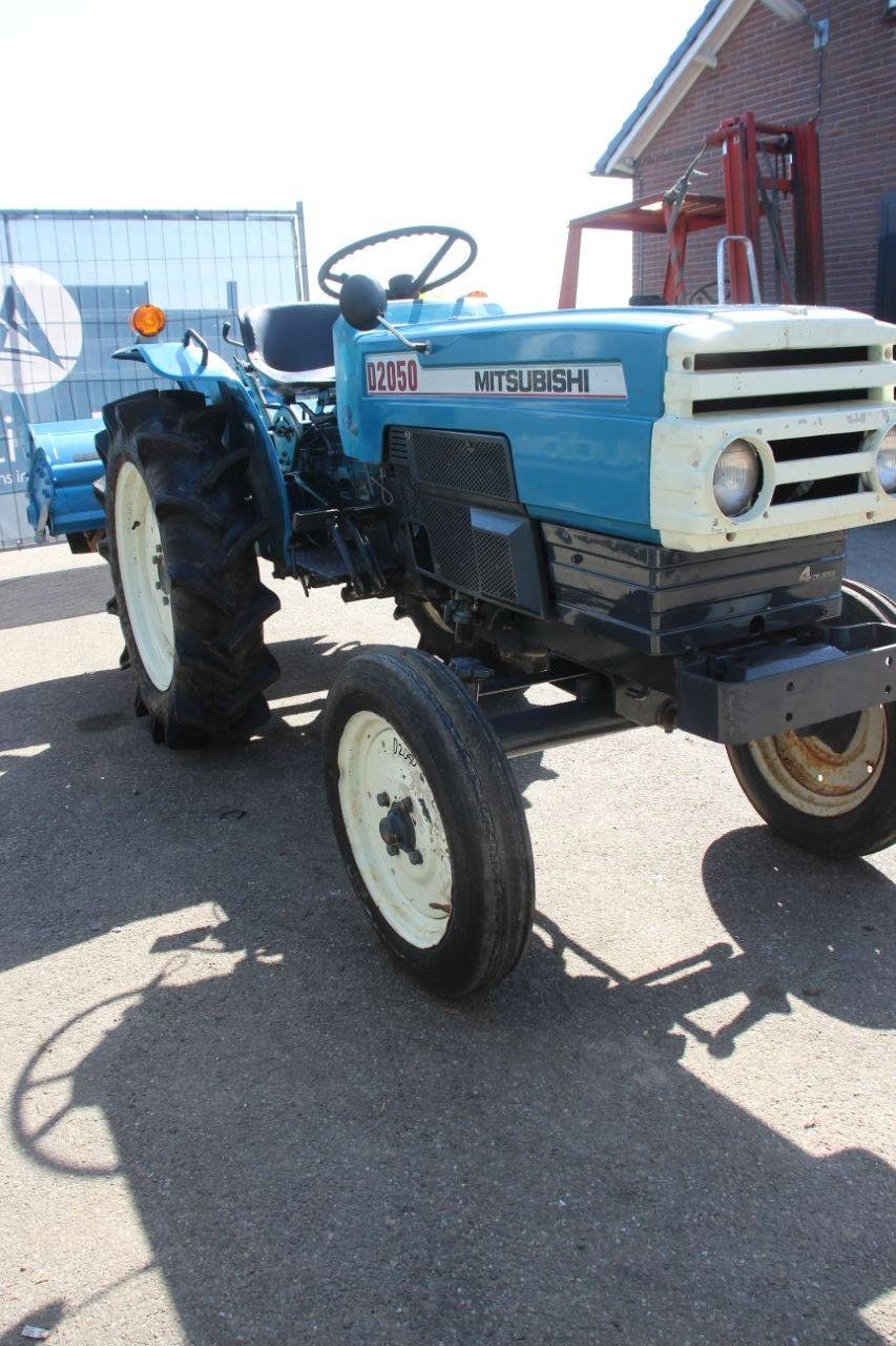 Mitsubishi D2050 Diesel-Minitraktor, 20 PS, mit Grubber