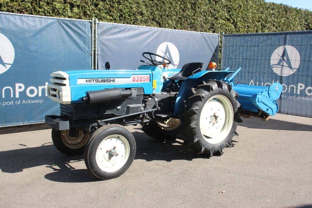 Mitsubishi D2050 Diesel-Minitraktor, 20 PS, mit Grubber