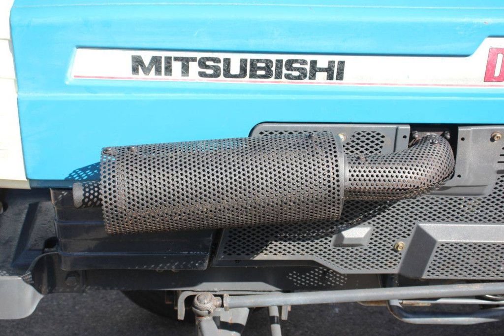 Mitsubishi D2050 Diesel-Minitraktor, 20 PS, mit Grubber