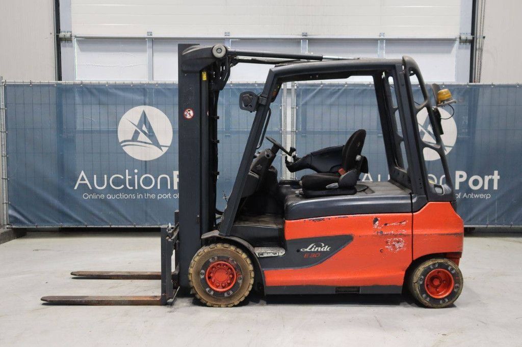 Linde E30L-01 Electric Forklift 3000kg 8.0m 2015