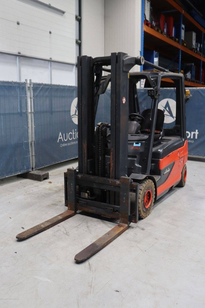 Linde E30L-01 Electric Forklift 3000kg 8.0m 2015