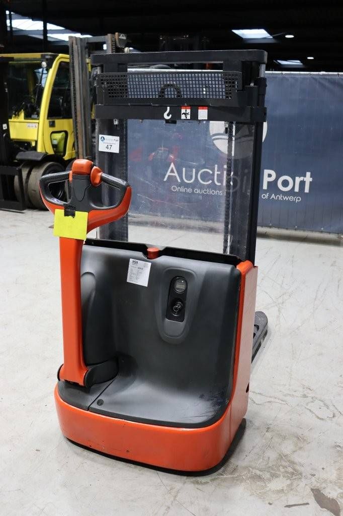 Fenwick-Linde L10B Electric Stacker 1000kg 2.5m 2016