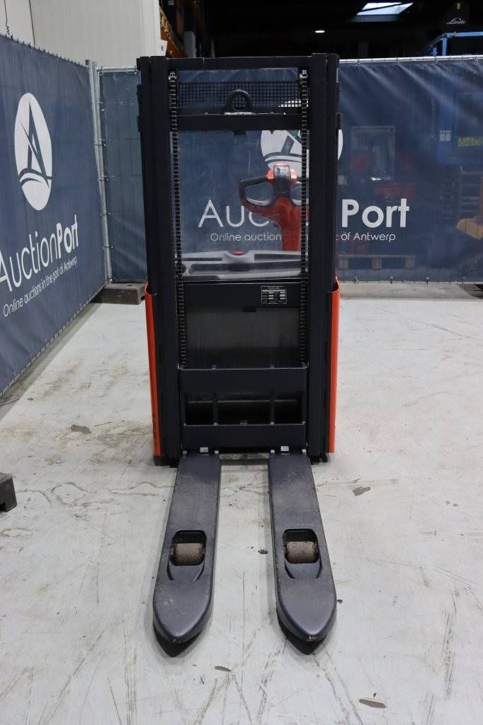 Fenwick-Linde L10B Electric Stacker 1000kg 2.5m 2016